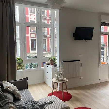 Loaina アパート *